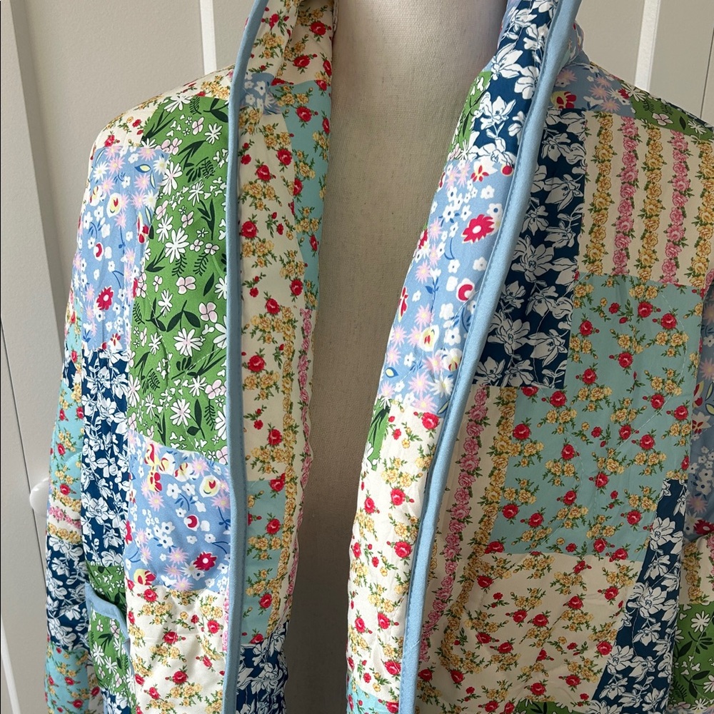Floral Patchwork Quilted Jacket Large NWT - image 2